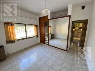 Foto 9 de Casa alquiler Belgrano, 3 dormitorios, 3 baños, cochera x 3 autos y patio con parrilla
