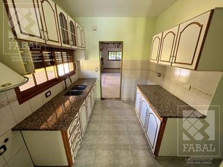 Foto 6 de Casa alquiler Belgrano, 3 dormitorios, 3 baños, cochera x 3 autos y patio con parrilla