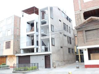Foto 2 de Casa en venta de 4 pisos a espaldas del Mall Aventuira de SJL