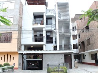 Foto 1 de Casa en venta de 4 pisos a espaldas del Mall Aventuira de SJL