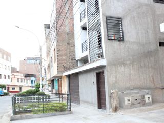 Foto 10 de Casa en venta de 4 pisos a espaldas del Mall Aventuira de SJL