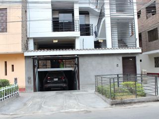 Foto 3 de Casa en venta de 4 pisos a espaldas del Mall Aventuira de SJL
