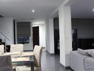 Foto 4 de Casa en venta de 4 pisos a espaldas del Mall Aventuira de SJL