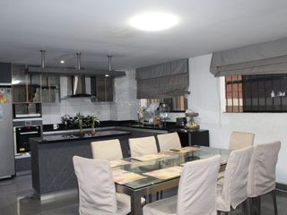 Foto 7 de Casa en venta de 4 pisos a espaldas del Mall Aventuira de SJL