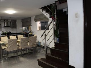Foto 6 de Casa en venta de 4 pisos a espaldas del Mall Aventuira de SJL