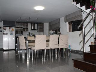 Foto 8 de Casa en venta de 4 pisos a espaldas del Mall Aventuira de SJL