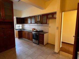 Foto 6 de Departamento en alquiler de 3 dormitorios c/ cochera en Centro