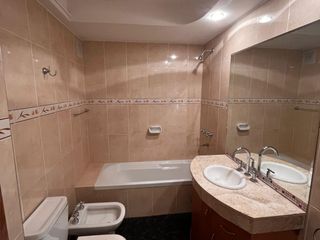 Foto 7 de Departamento en alquiler de 3 dormitorios c/ cochera en Centro