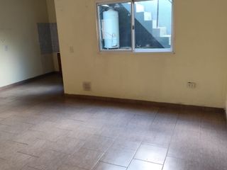 Foto 3 de Departamento Tipo Casa en alquiler en Lanus Este