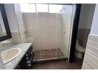 Foto 18 de VENTA CASA MODERNA 3 DORMITORIOS CONJUNTO MONTEBELLUNO SANTO DOMINGO ECUADOR