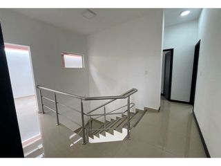 Foto 14 de VENTA CASA MODERNA 3 DORMITORIOS CONJUNTO MONTEBELLUNO SANTO DOMINGO ECUADOR