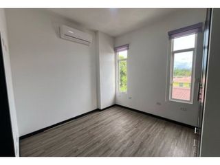 Foto 12 de VENTA CASA MODERNA 3 DORMITORIOS CONJUNTO MONTEBELLUNO SANTO DOMINGO ECUADOR
