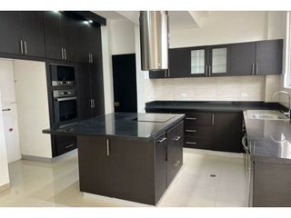 Foto 4 de VENTA CASA MODERNA 3 DORMITORIOS CONJUNTO MONTEBELLUNO SANTO DOMINGO ECUADOR