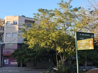 Foto 1 de Departamento en Av Belgrano 1100