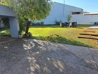 Foto 30 de Alquiler de Casa  c/ cochera y pisicina  en Villa Allende Golf