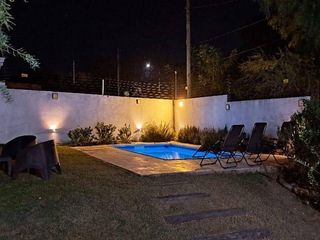 Foto 8 de Alquiler de Casa  c/ cochera y pisicina  en Villa Allende Golf