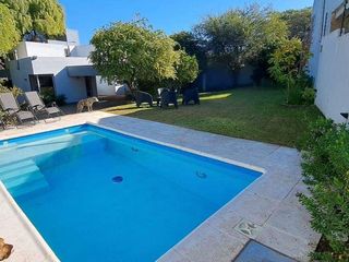 Foto 24 de Alquiler de Casa  c/ cochera y pisicina  en Villa Allende Golf