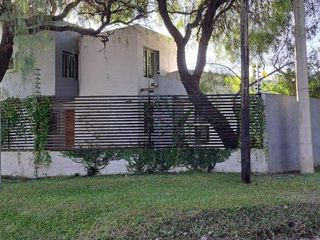 Foto 1 de Alquiler de Casa  c/ cochera y pisicina  en Villa Allende Golf