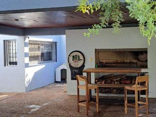 Foto 16 de Alquiler de Casa  c/ cochera y pisicina  en Villa Allende Golf
