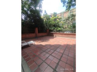 Foto 1 de VENTA DE APARTAMENTO PARA REMODELAR EN EL POBLADO SECTOR OVIEDO