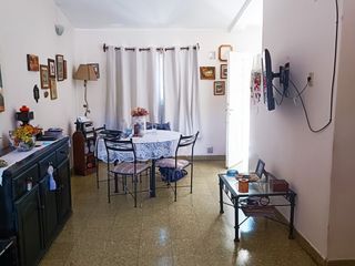 Foto 2 de GRAL GUEMES:  BARRIO COOPERATIVA ,CASA FRENTE A PLAZA