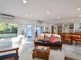 Foto 4 de Casa en venta - 4 Dormitorios 3 Baños - Verónica