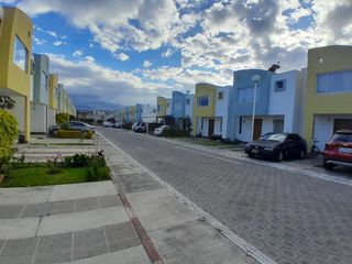 Foto 2 de Arriendo Casa En Conjunto Sector Pusuquí Norte de Quito