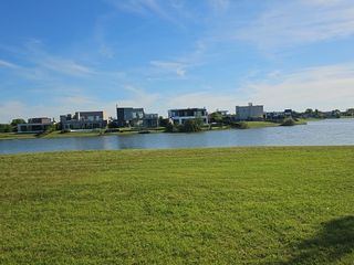 Foto 3 de Terreno en Venta San Sebastian Area 10 en cul de sac con vista abierta al lago