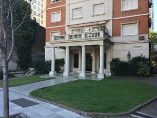 Foto 2 de Excelente departamento en edificio de gran categoría - Recoleta