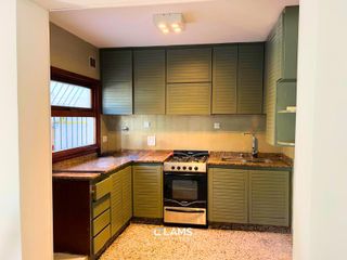 Foto 14 de Alquiler - Casa 4 ambientes con dependencia y amplio parque - Barrio Chauvin