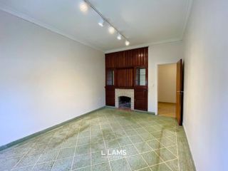 Foto 3 de Alquiler - Casa 4 ambientes con dependencia y amplio parque - Barrio Chauvin