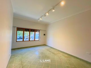 Foto 4 de Alquiler - Casa 4 ambientes con dependencia y amplio parque - Barrio Chauvin