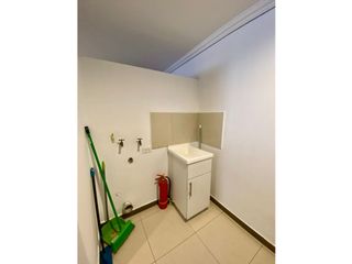Foto 10 de AMPLIA SUITE EN RENTA AV ORDOÑEZ LASSO CUENCA