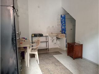 Foto 2 de Se arrienda apartaestudio  en santa lucia