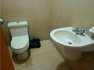 Foto 10 de Carapungo, Local Comercial en Renta, 134m2, 2 Ambientes