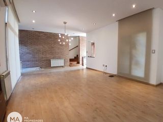 Foto 5 de Casa 4 dormitorios con jardín y pileta - Miraflores - Funes | Alquiler