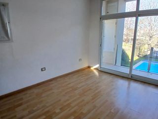 Foto 28 de Casa 4 dormitorios con jardín y pileta - Miraflores - Funes | Alquiler