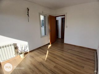 Foto 30 de Casa 4 dormitorios con jardín y pileta - Miraflores - Funes | Alquiler