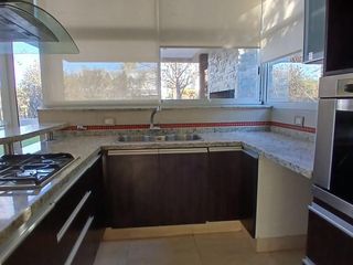 Foto 8 de Casa 4 dormitorios con jardín y pileta - Miraflores - Funes | Alquiler