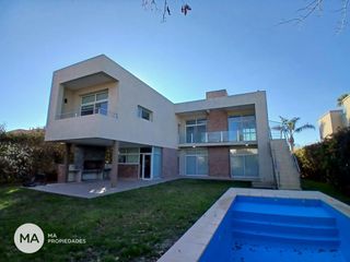 Foto 38 de Casa 4 dormitorios con jardín y pileta - Miraflores - Funes | Alquiler