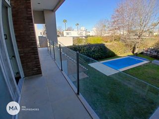 Foto 21 de Casa 4 dormitorios con jardín y pileta - Miraflores - Funes | Alquiler