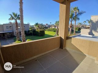 Foto 32 de Casa 4 dormitorios con jardín y pileta - Miraflores - Funes | Alquiler