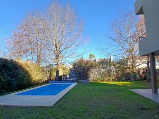 Foto 40 de Casa 4 dormitorios con jardín y pileta - Miraflores - Funes | Alquiler