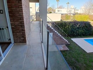 Foto 20 de Casa 4 dormitorios con jardín y pileta - Miraflores - Funes | Alquiler