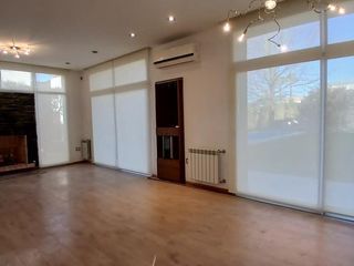 Foto 7 de Casa 4 dormitorios con jardín y pileta - Miraflores - Funes | Alquiler