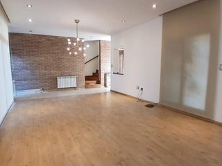 Foto 4 de Casa 4 dormitorios con jardín y pileta - Miraflores - Funes | Alquiler