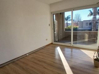 Foto 31 de Casa 4 dormitorios con jardín y pileta - Miraflores - Funes | Alquiler