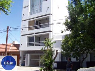 Foto 3 de Amplio y lindo Dpto. 1 D en alquiler Casanova al 500 $ 500.000+ Exp.