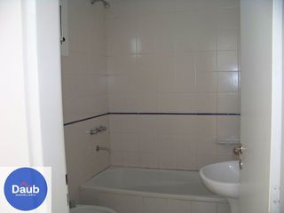 Foto 4 de Amplio y lindo Dpto. 1 D en alquiler Casanova al 500 $ 500.000+ Exp.