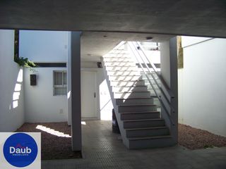Foto 10 de Amplio y lindo Dpto. 1 D en alquiler Casanova al 500 $ 500.000+ Exp.